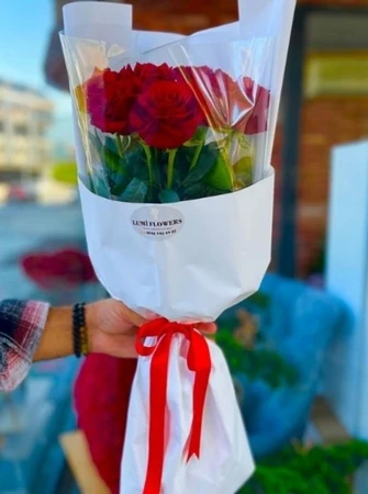 11 Kırmızı Gül Buketi (Şeffaf Beyaz Ambalajlı)