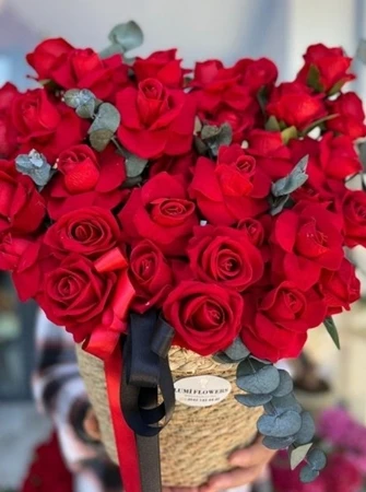Hasır Sepette 35 Kırmızı Gül