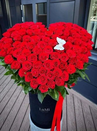 Kalp Kutuda 101 Kırmızı Gül (Heart Box Roses)