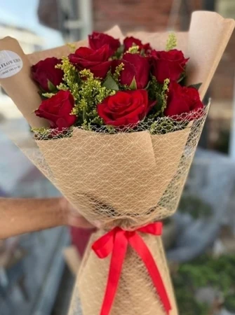 Kraft Ambalajda 11 Kırmızı Gül Buketi